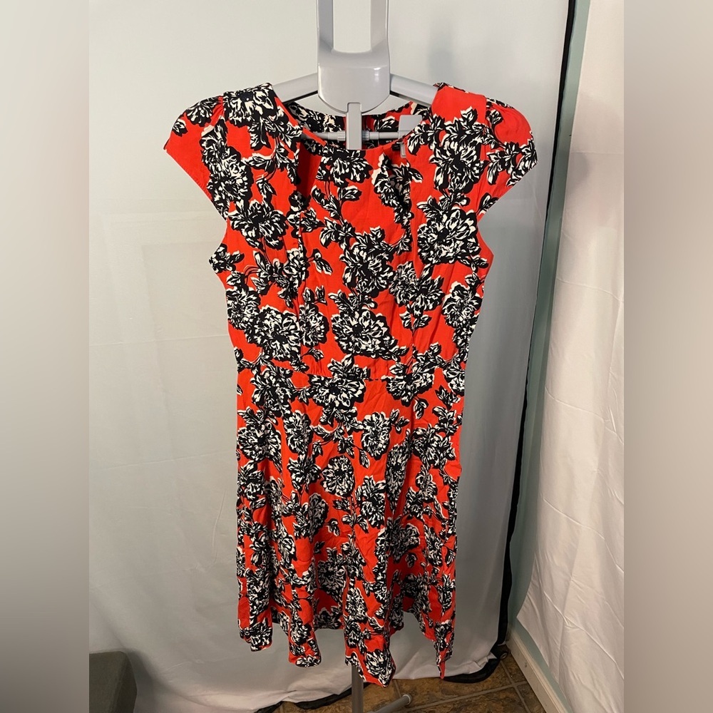 Wallis‎ Floral Fit and Flare Dress Women Size 6 Red Black White Cap Sleeve Print